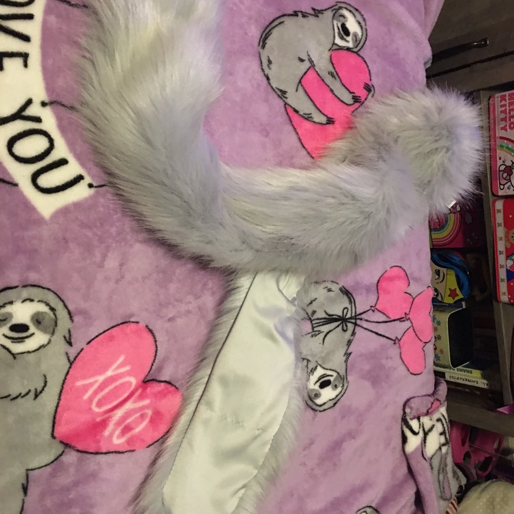 Light grey faux fur scarf